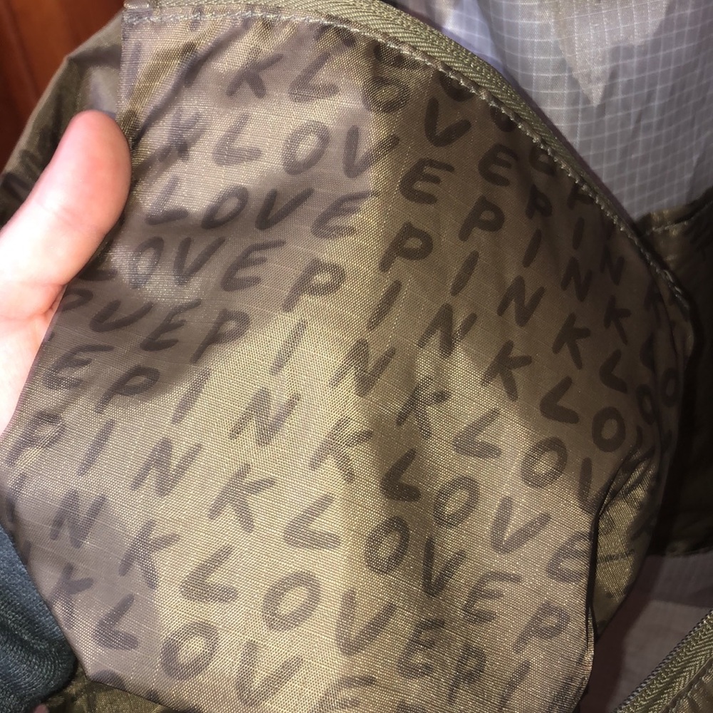 Pink Victoria’s Secret Olive green weekend tote bag and pouch large workout bag - Picture 14 of 16